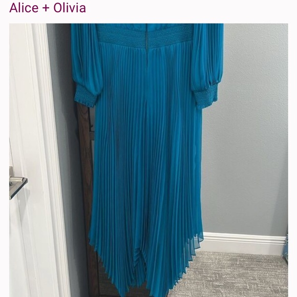 NWOT Alice + Olivia Blue Long Sleeve Pleated Dress - Picture 11 of 16